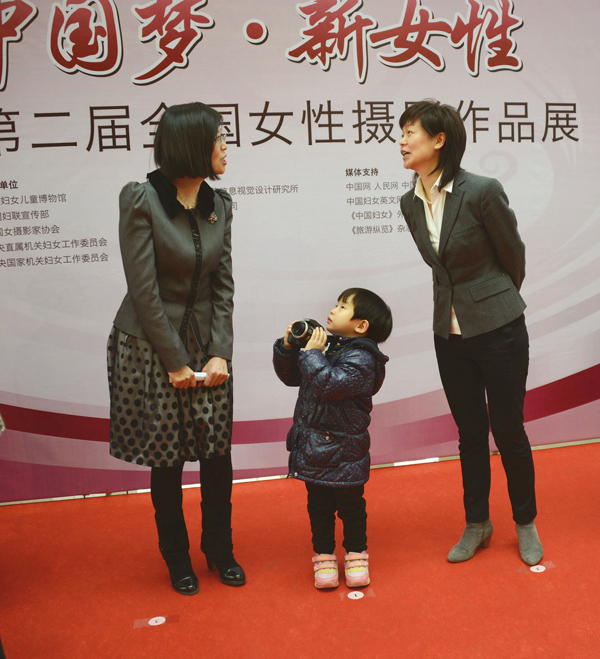 第二屆全國女性攝影展上的小攝影家