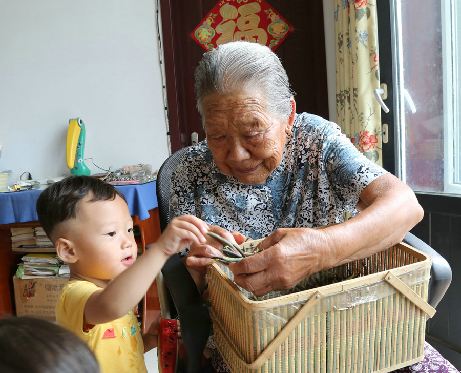 12Ҹƪ}ɽĸHm91qm 1924}ɽhʥ1937ꅢӹ 1942ЇahͬδDȕ1945c܊Y1950ŗ׃@ĹSɷؼl}ɽh Iz