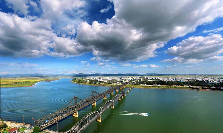 中國女攝影家 “送文化 下基層”走進美麗丹東攝影作品選