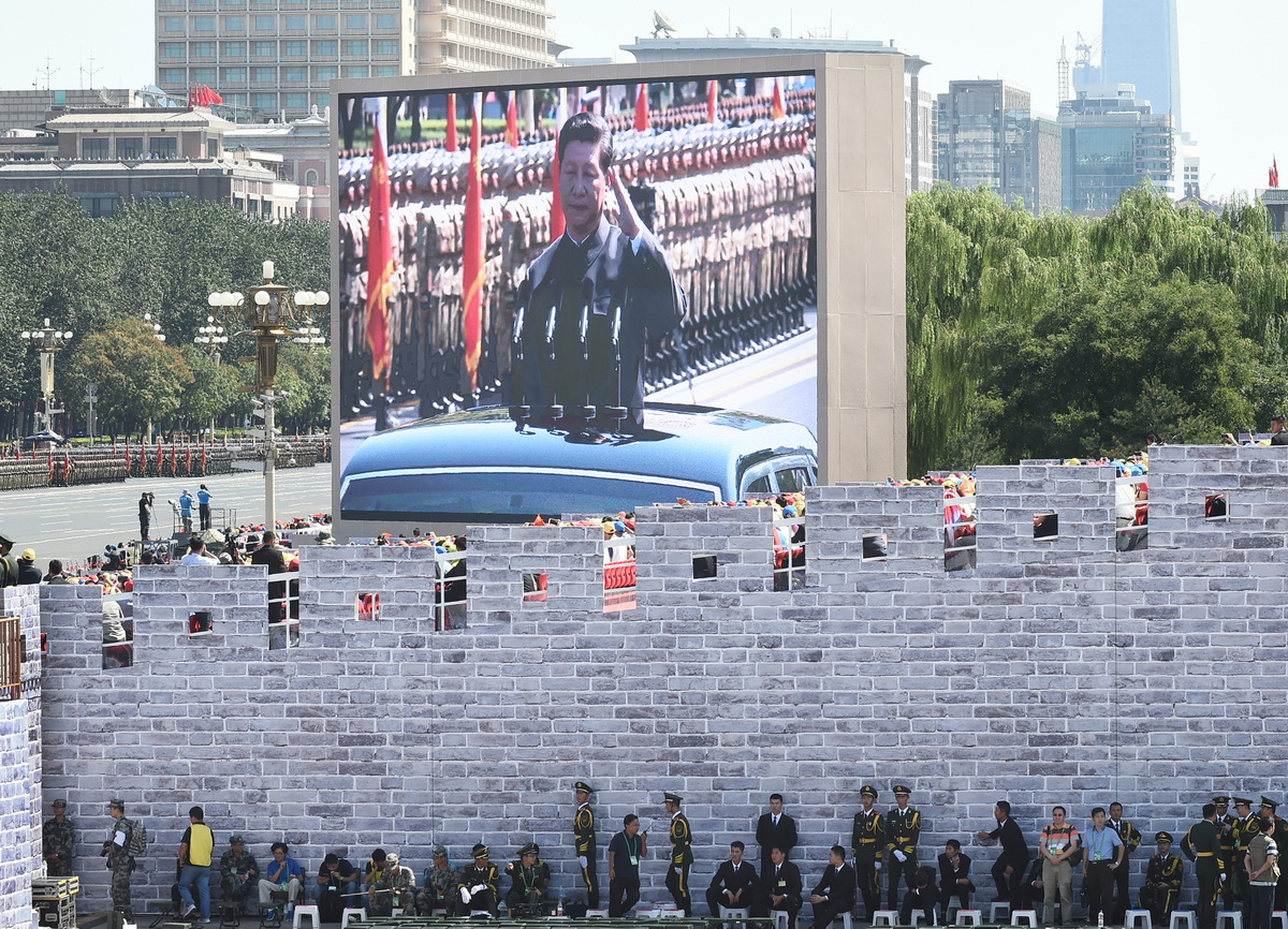 女攝影家居楊拍9·3閱兵