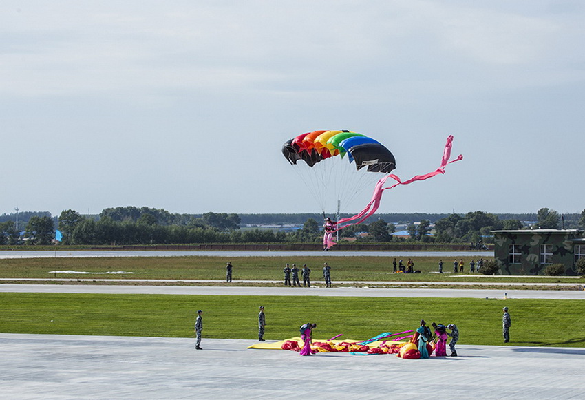 8@Ůƽgֻ20q㼼ܾտ Ԭ֔zӰ