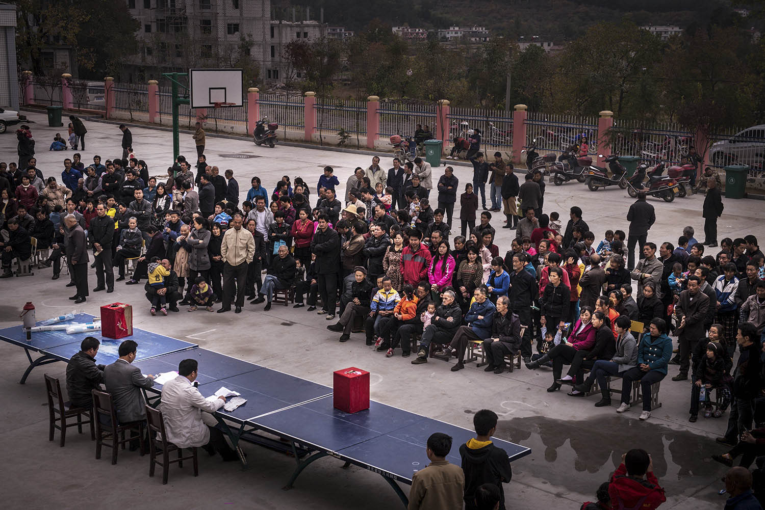 《選新村官》組照 張曙光攝影作品