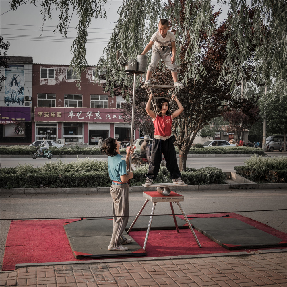 《雜技娃的成長之路》崔鳳華作品