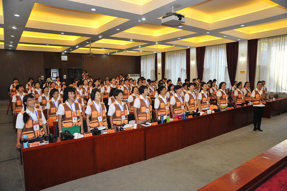 8.ȫwWTЇŮzӰ֮衷  (d )