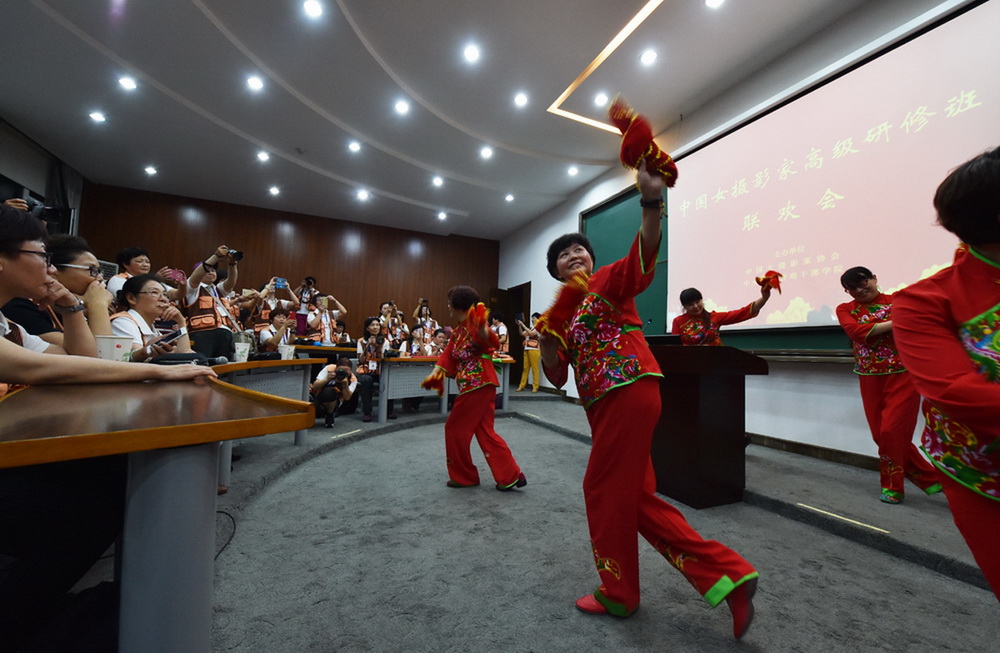 21. һЇŮzӰҸ߼ްg