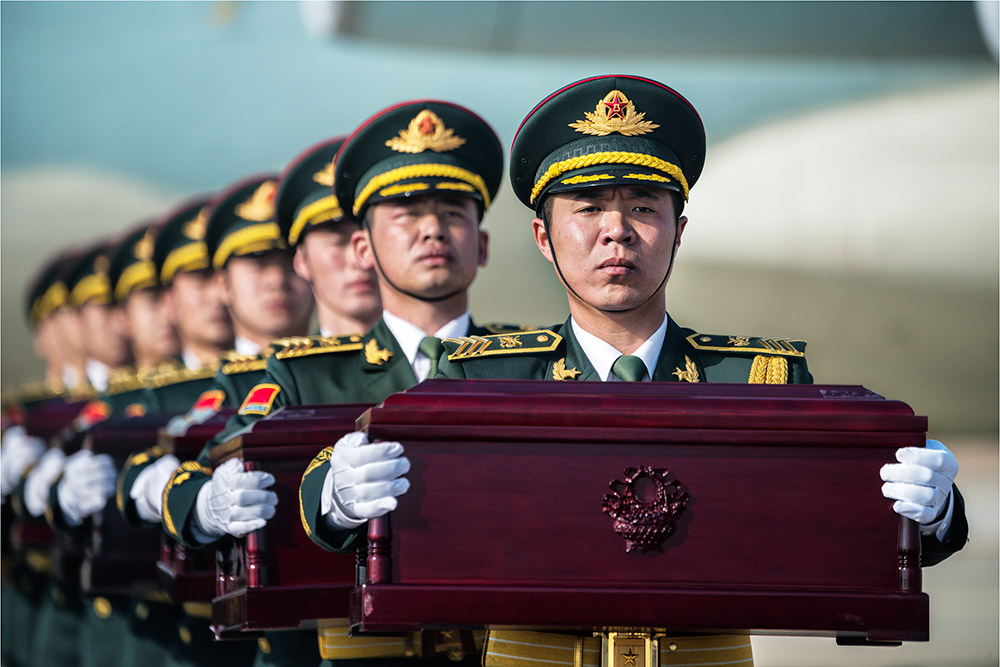 《英魂歸來——第二批在韓志愿軍遺骸歸國記》沈玲作品