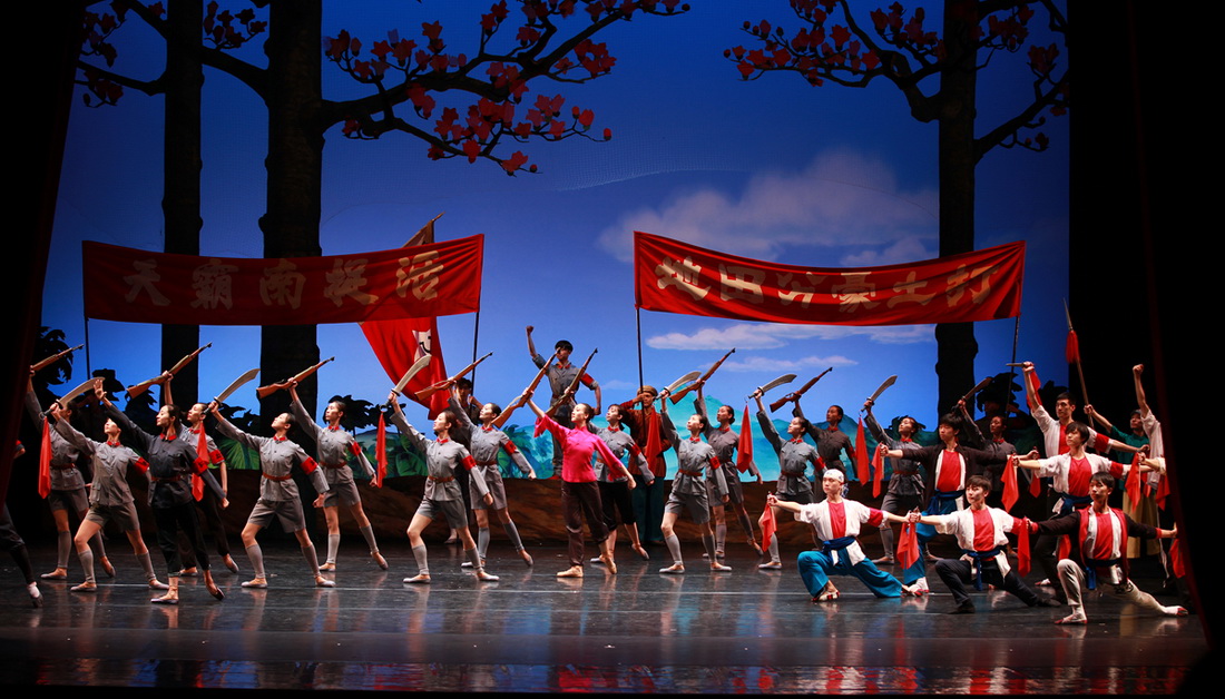 韓斌斌聚焦《紅色娘子軍》全劇走臺活動