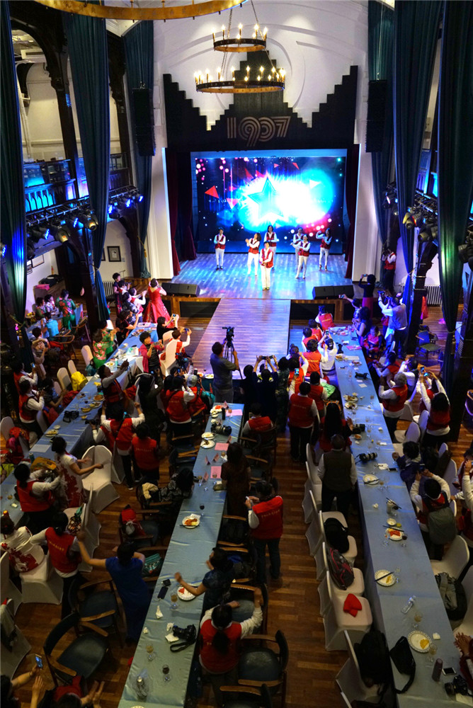 24.ˇԜݵĹĿСOȫŮzӰһ