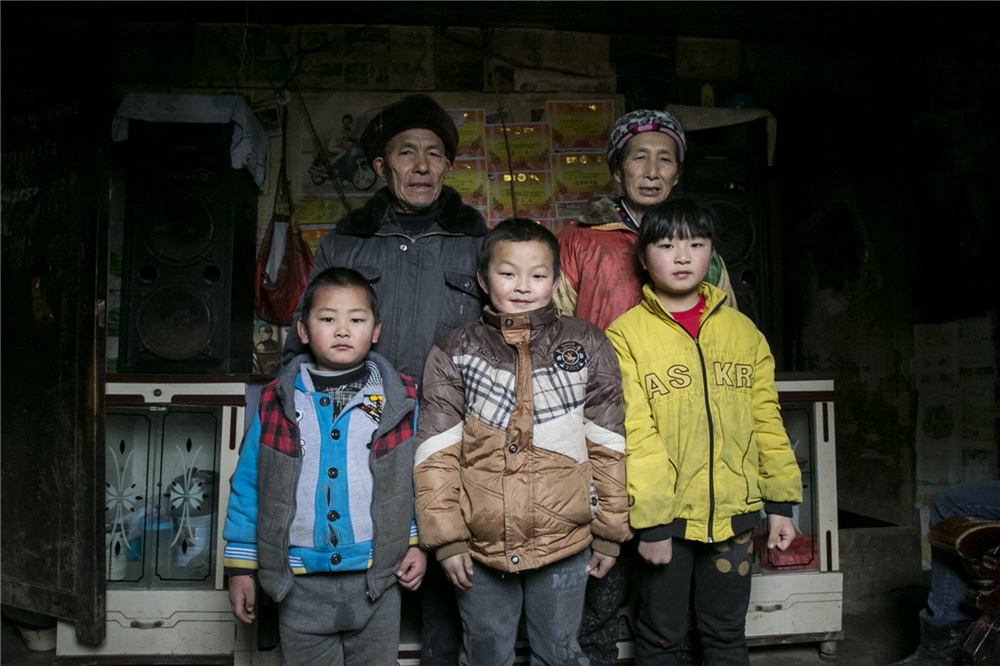 肖琳作品《山里娃》彩色注釋