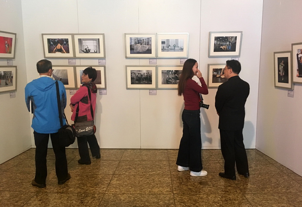 r ŮԡzӰƷչօչƷ3