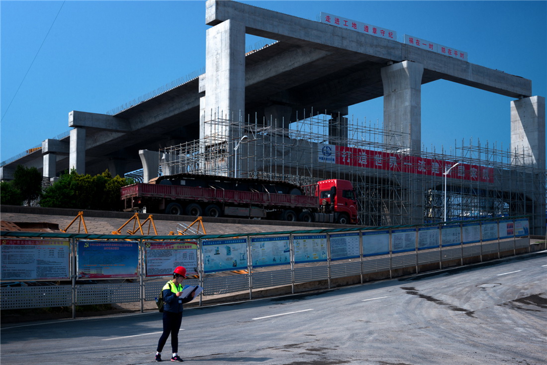 17.ںĹǰӢӰ@ôС@ÿһݽzᔶסӢF꠵ĺˮĿ(zӰ)