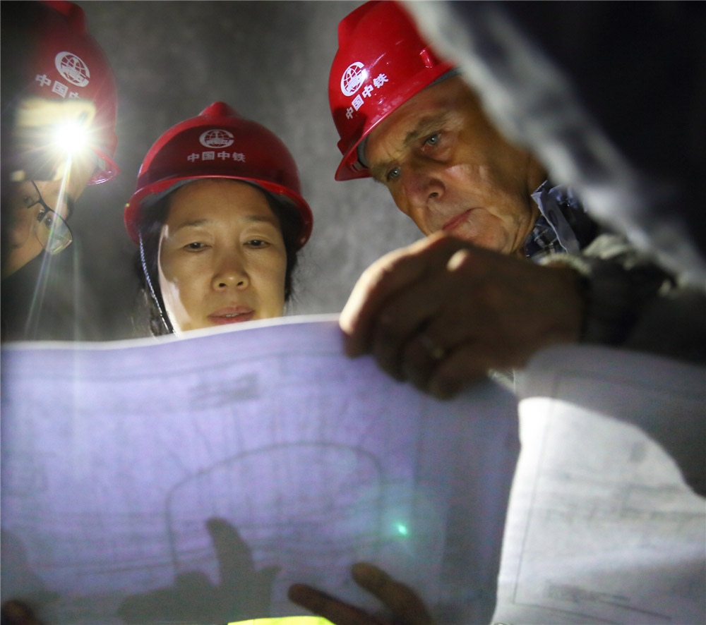 24.翴FRͣĕͬFOʩλˆTһ_չn}gĽӑ(RzӰ)