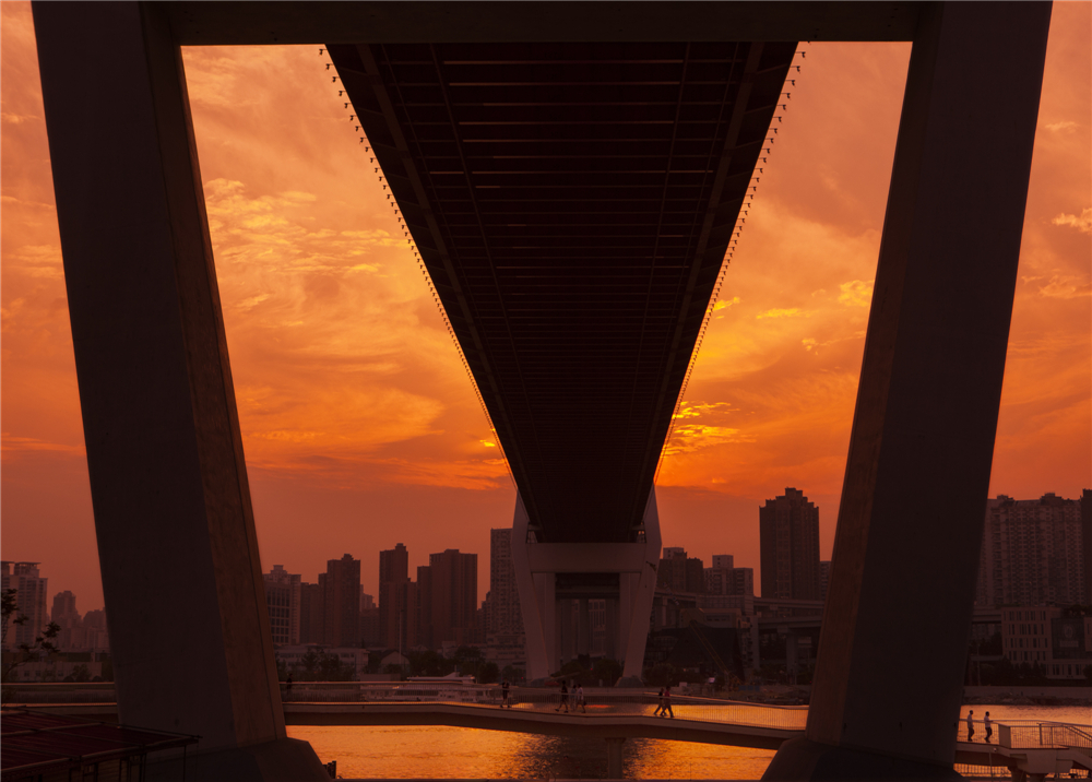 4 ִϺЅ^һԽSֽĴ1992Їĸ_źִɞϺHеϼӳ͸^ִġH䓽ȥĘc߅ߘ@øۂ^֖|lչvw