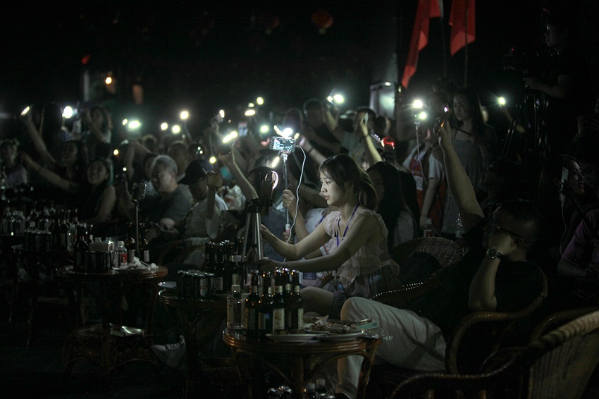 24.2018{˼9000֙CֱFĔzӰ