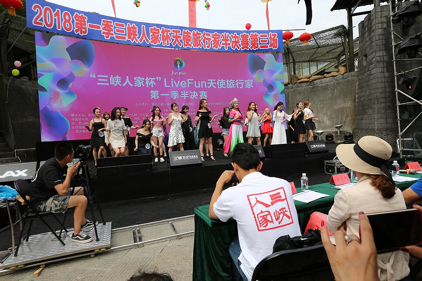 25.ԡ{ԊԊ~е{е{չʾ˲Գ־Gɫlչ֮·{һoľ^c쾰^ĔzӰ