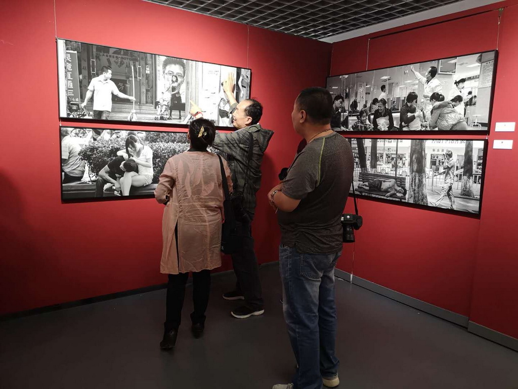 “蔡煥松師徒三代”攝影展在京開幕【2】