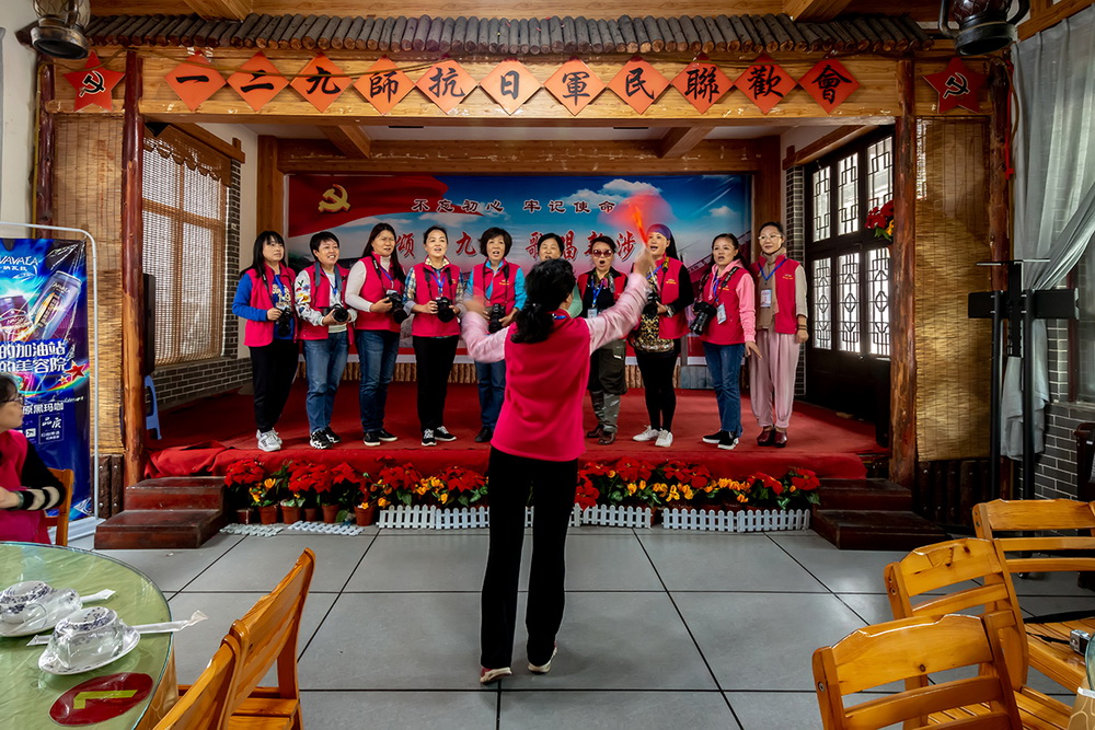 12.Tڸυ^hͬݳЇŮzӰ҅f