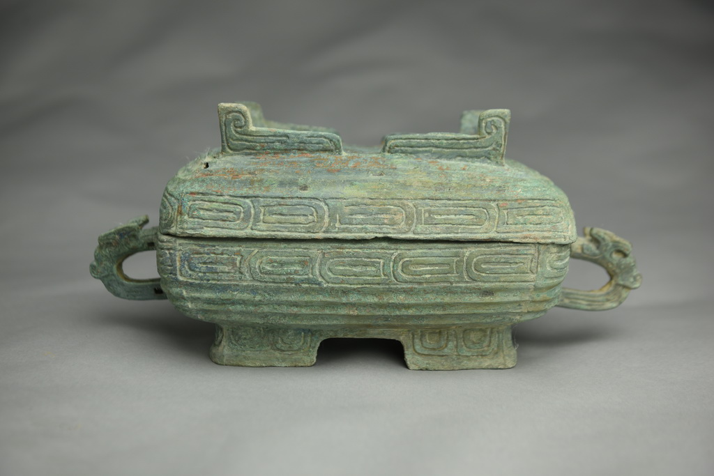 這是出土的隨葬品（資料照片）。 新華社發