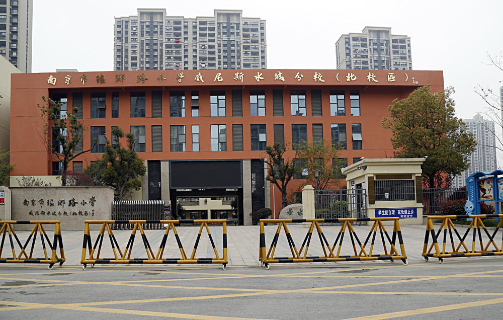 9.ϾЬ·СW˹ˮǷУKh򼯈FYĿ֮һ(܇÷zӰ)