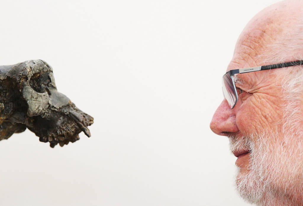 8月8日，法國法蘭西公學院教授米歇爾·布呂內在位于巴黎的辦公室內接受采訪。