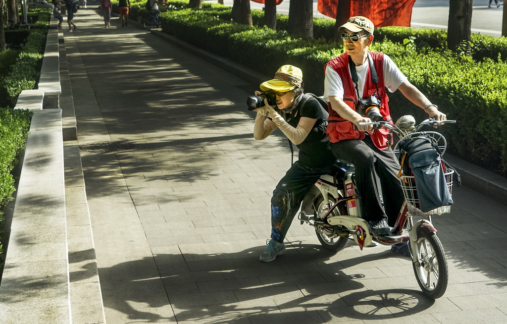 我家最美一瞬間：姥姥、姥爺愛攝影