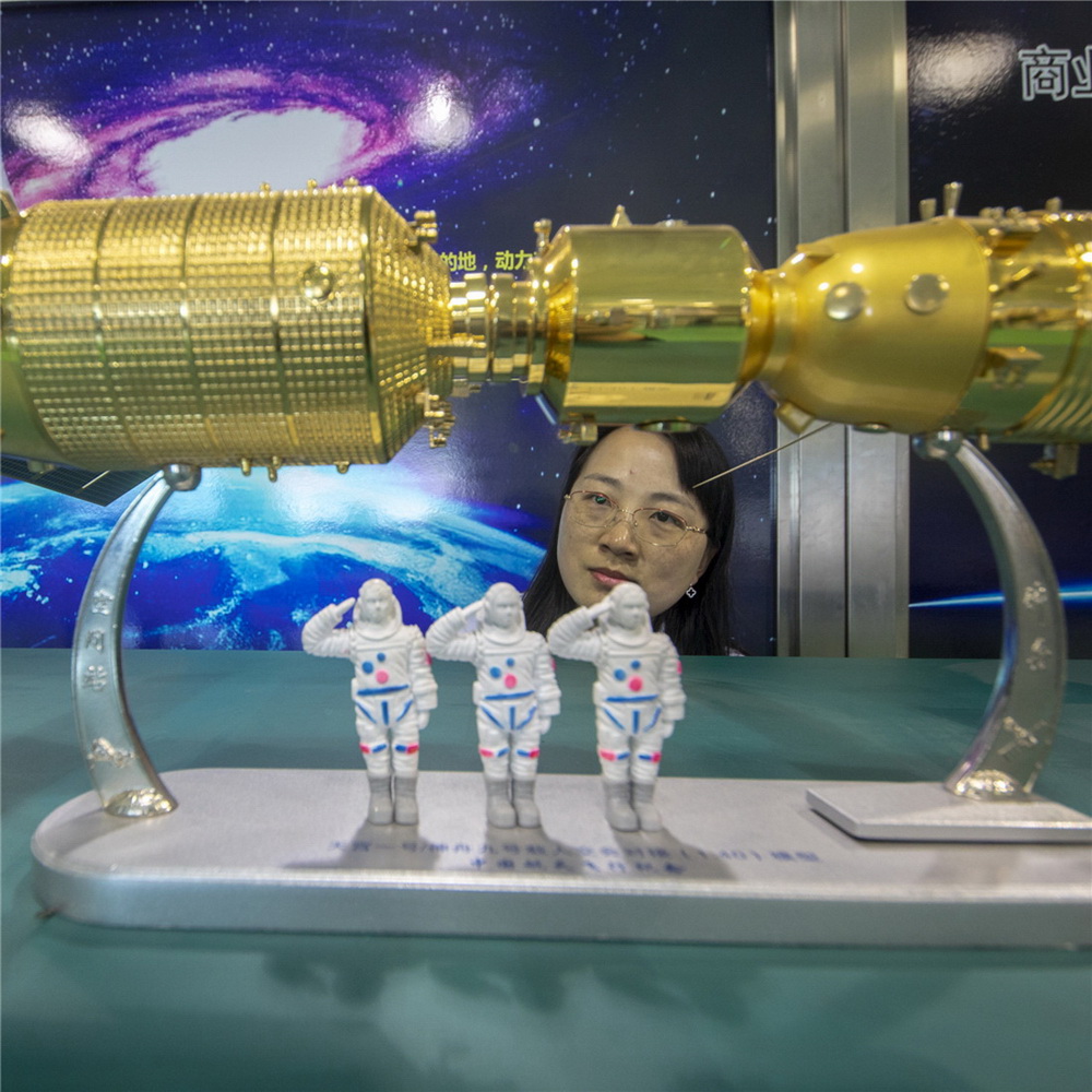 21.ϑc΢2010ȺQd˺칤̡ۡwBӷxCԼ̽¹Bcibõ100헹ˇPIgy}Fg20OӋbM70OaM2018ҹ^ԇȡĿ׮aƷPIgͻɫƽDչ[ϑc΢cOӋad˺̽¹Ŀģ z