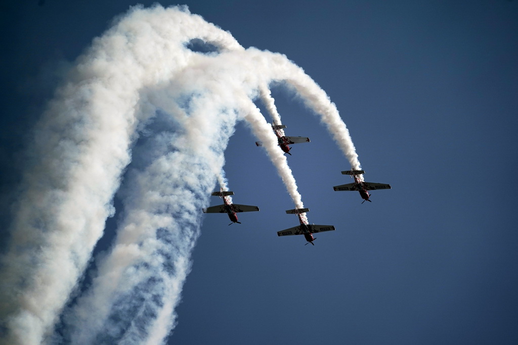 10月11日，英國環球之星表演隊在飛行大會上進行飛行表演。