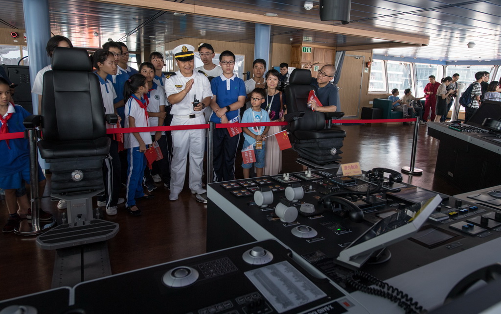 10��13�������T���^�߽�B�O�ؿƌW�����Ʊ�����ѩ��2��̖���{�œ��