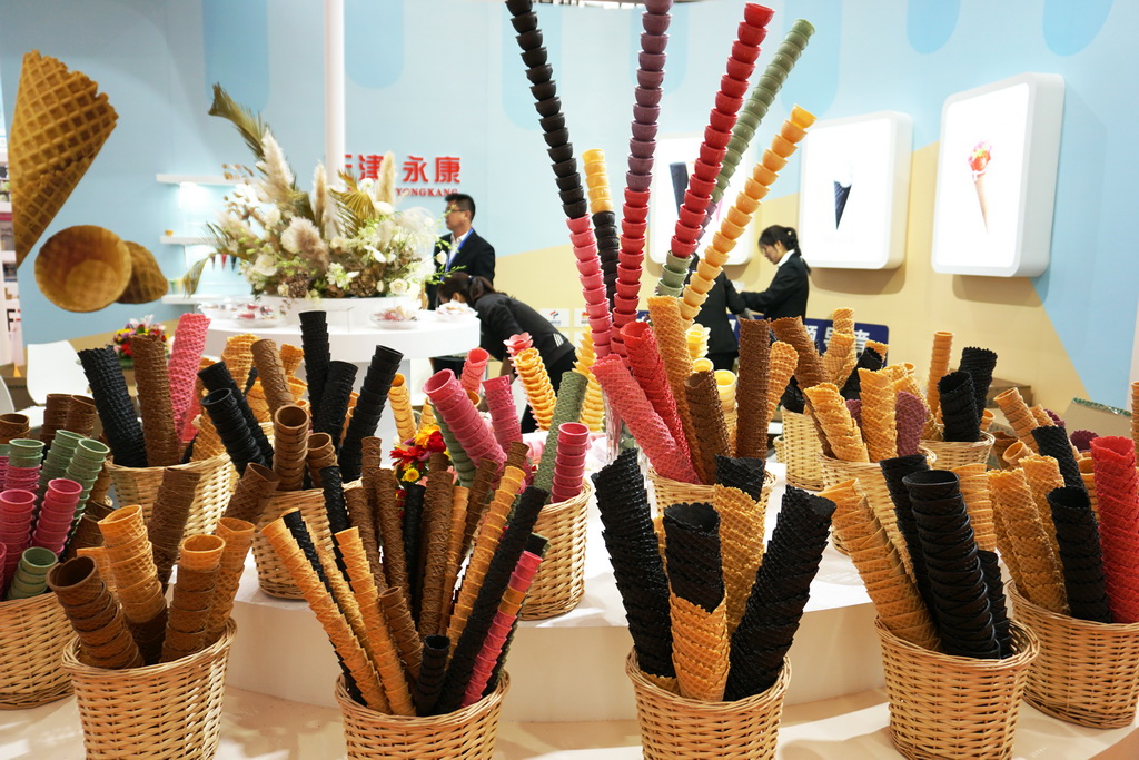 這是10月14日在展會上拍攝的制作冰淇淋的材料。