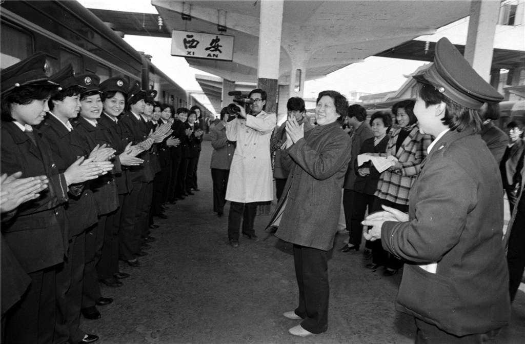 20.1978ʡI܇վŮ܇ m z