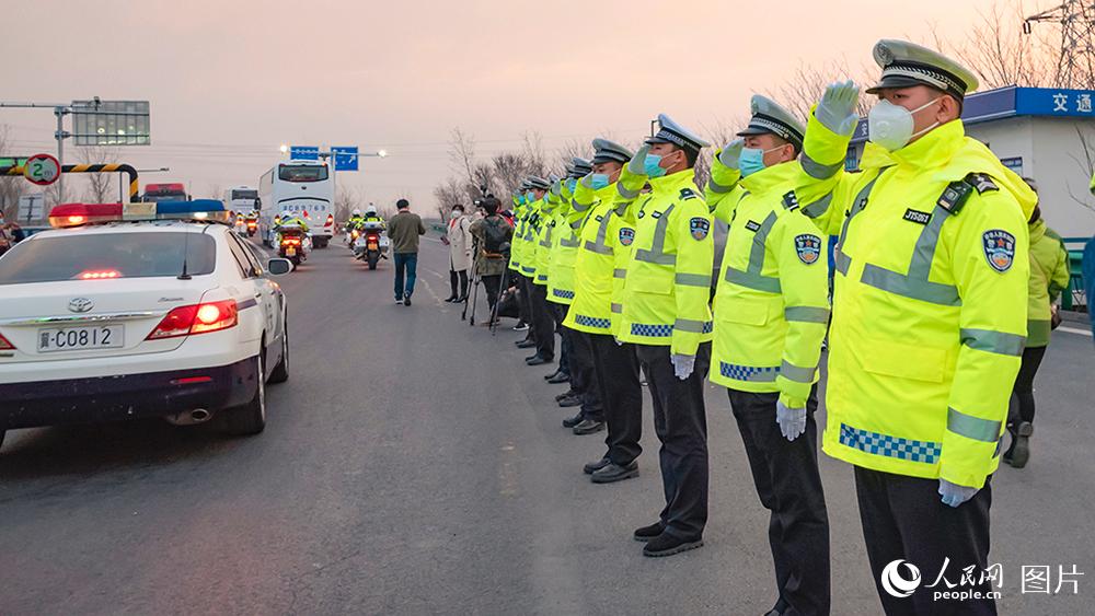 英雄歸來！各地援鄂醫療隊凱旋
