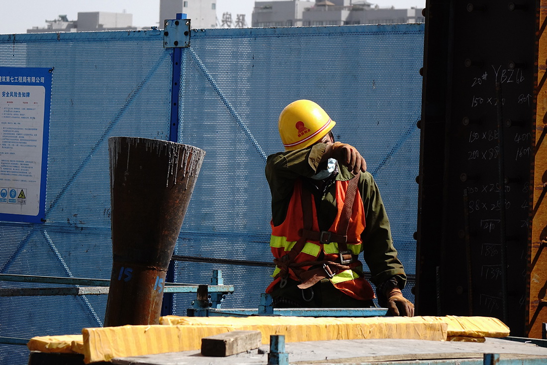 7.319Ї߹̾֘sĿһ˲ȥĘϵĺˮɽ z