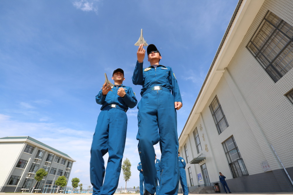 ���ĳ����ң��c�����T�ڵ����M��ģ�M�ݾ����Y����Ƭ�������A��l������ �z��