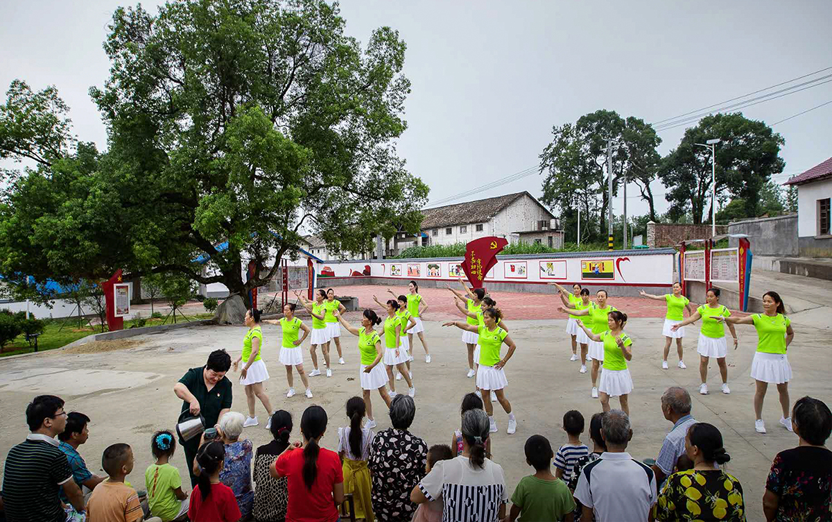 ־ƼӳDŮÓؚ赸꠱ݻ z