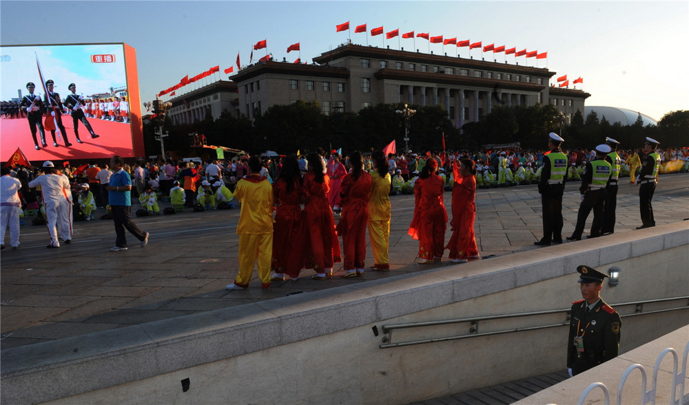 《萬眾矚目時》劉海山 攝