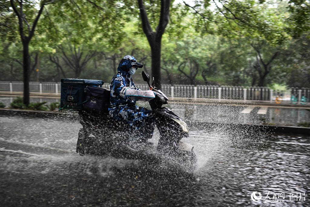 北京啟動重大氣象災害三級應急響應。人民網記者 翁奇羽 攝