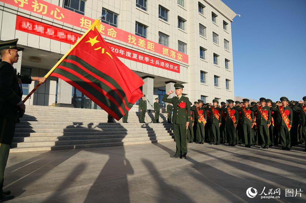 2020年8月29日，退伍老兵舉行告別軍旗儀式。