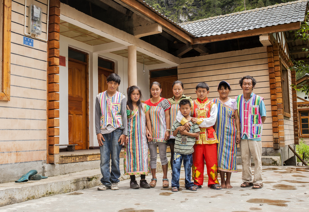 喜遷新居全家福