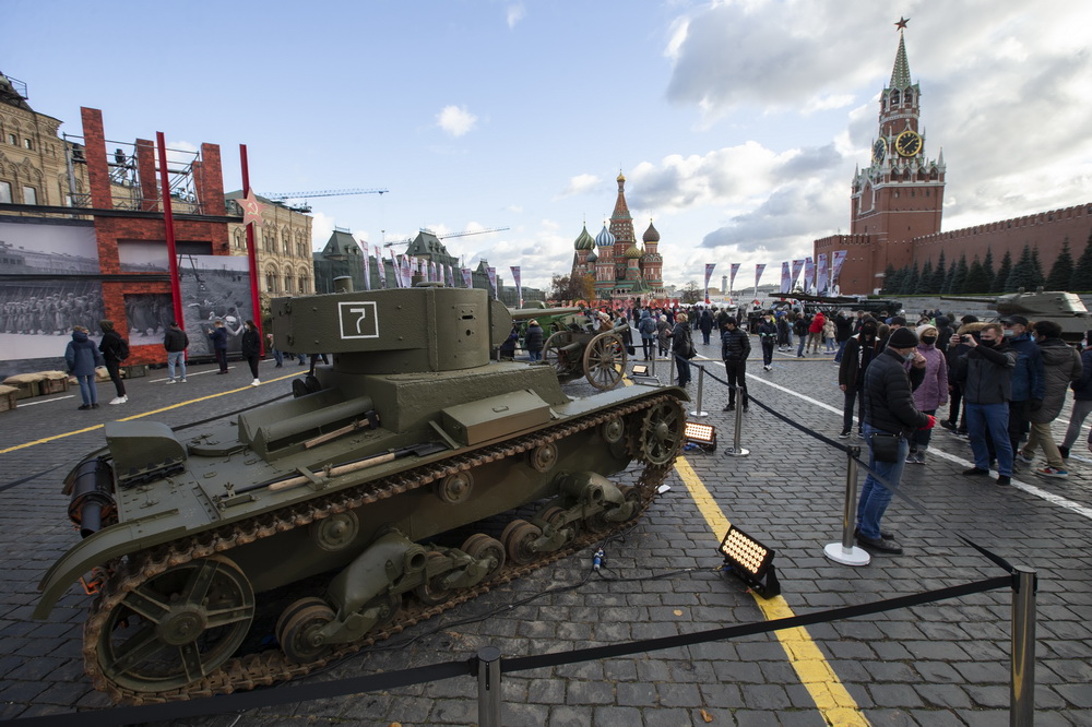 11��7�����ڶ��_˹�׶�Ī˹�����˂��ڼt�����^�Լo��1941���K�t��醱�ʽ�����}��¶��չ�[�����A��l�����vɽ��z��