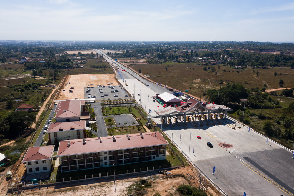 �@��12��20�����ϓ��׶��f���Ĕz�����ϸ��ٹ�·�f�����f�s�Σ��o�˙C��Ƭ����