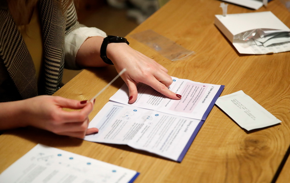 1��28����Ӣ���נ��D�P��˹һ���̎���ʹ���¹ڡ��Ԝy�����r��x���E�f����