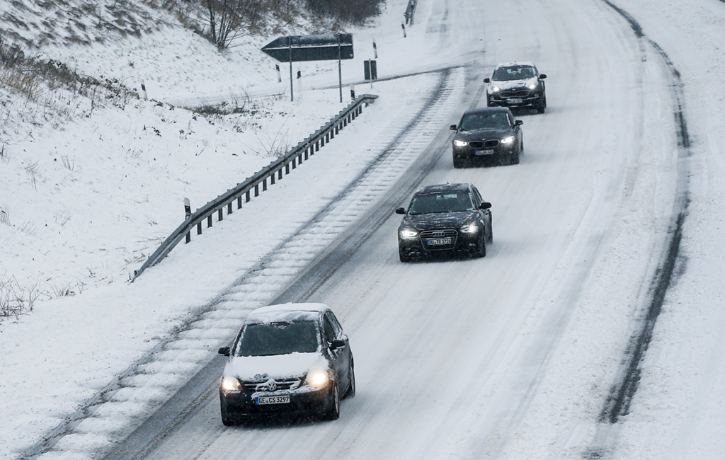 2��7����܇�vðѩ����ڵ������ɵ¸����Ĺ�·�������A��/·͸