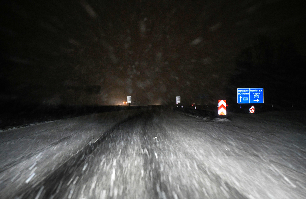 �@��2��6���ڵ������ɵ��Ĕz���Lѩ�еĹ�·�����A��/����