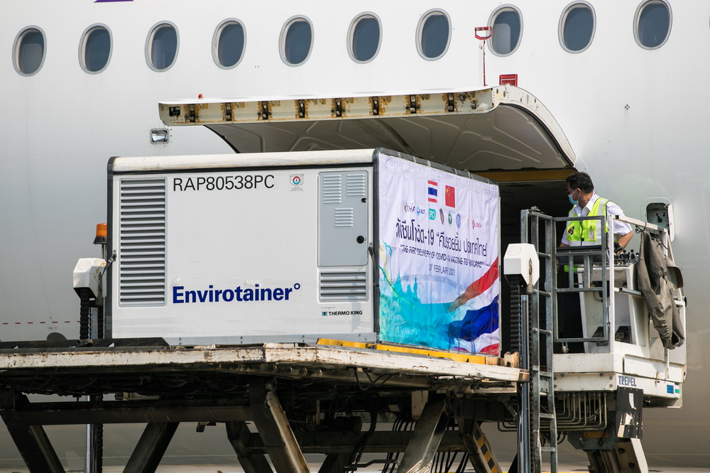 2月24日，泰國訂購的首批中國科興新冠疫苗運抵曼谷素萬那普機場。新華社記者 張可任 攝
