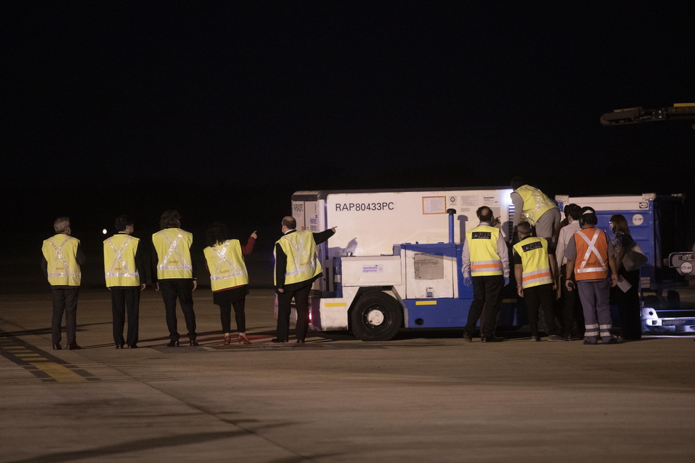 2��25���������ˆT�ڰ���͢�����Z˹����˹�����_���H�C��ж�d�\�ֵ������Ї��¹�������