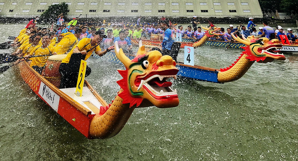 《雙龍戲水》 盧順興攝影