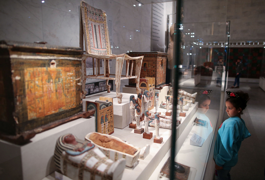 4月4日，一名兒童在埃及開羅的埃及文明博物館參觀。