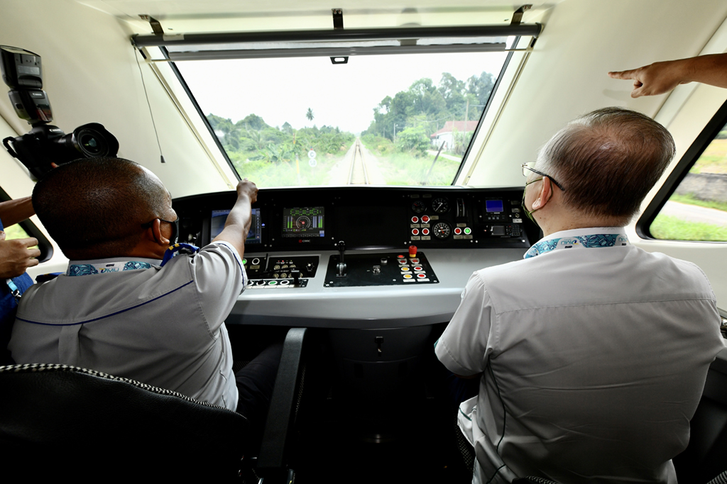 4��11�������R���������m�����׸����������R��ͨ���Lκ���飨�ң�������܇��