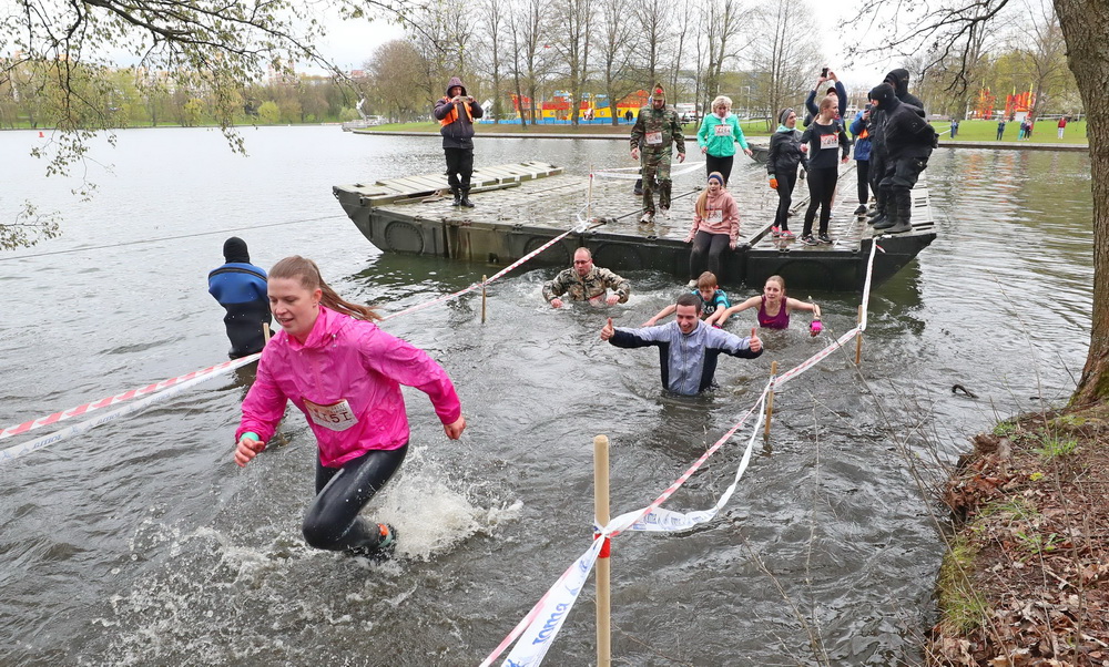 5��8�����ڰ׶��_˹��˹���e�еġ��¸���ِ�ܡ���������x�ւ�Խ�^ˮ����