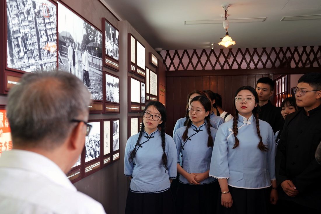 722ԱWČWڲŮУ^˽ǰWЈFǰ݅Ĺ